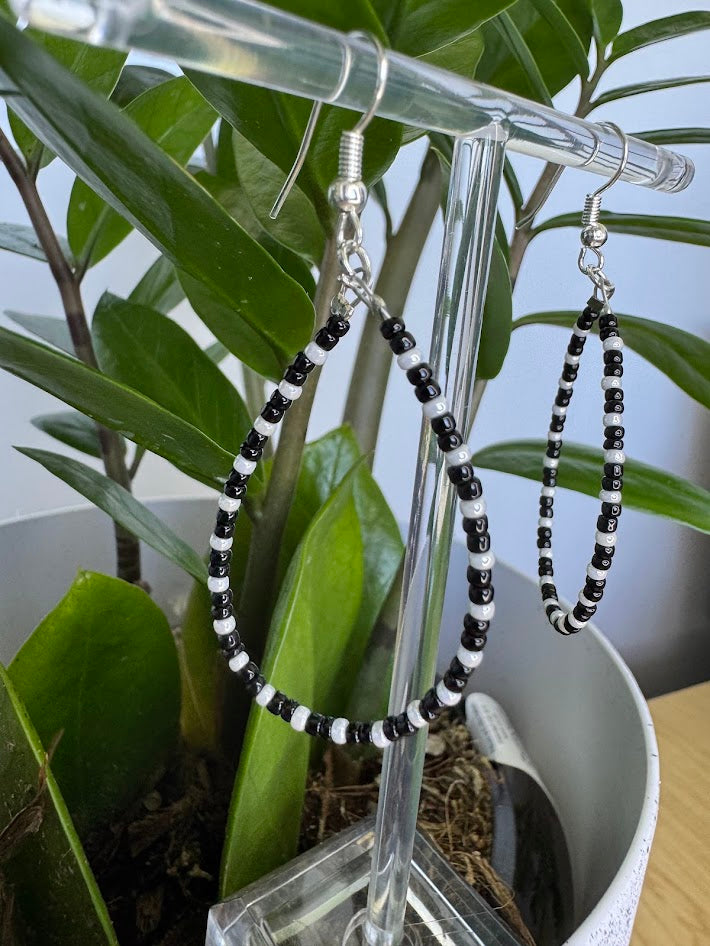 Black and White Oval Hoop