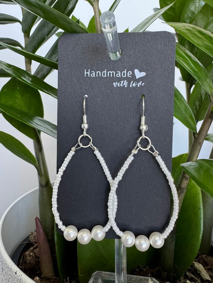 Pearl Oval Hoop