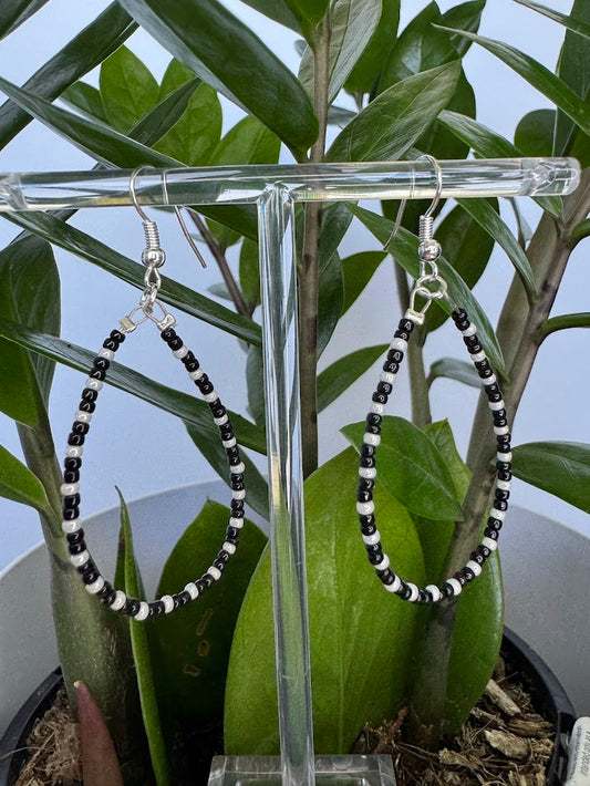 Black and White Oval Hoop